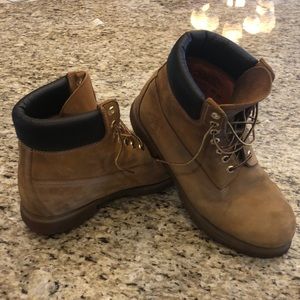 Timberland boots used they are 11/ 11.5. My size.